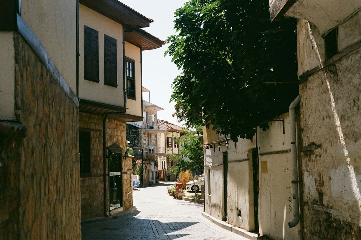 Antalya eski shahridagi tor toshko‘cha